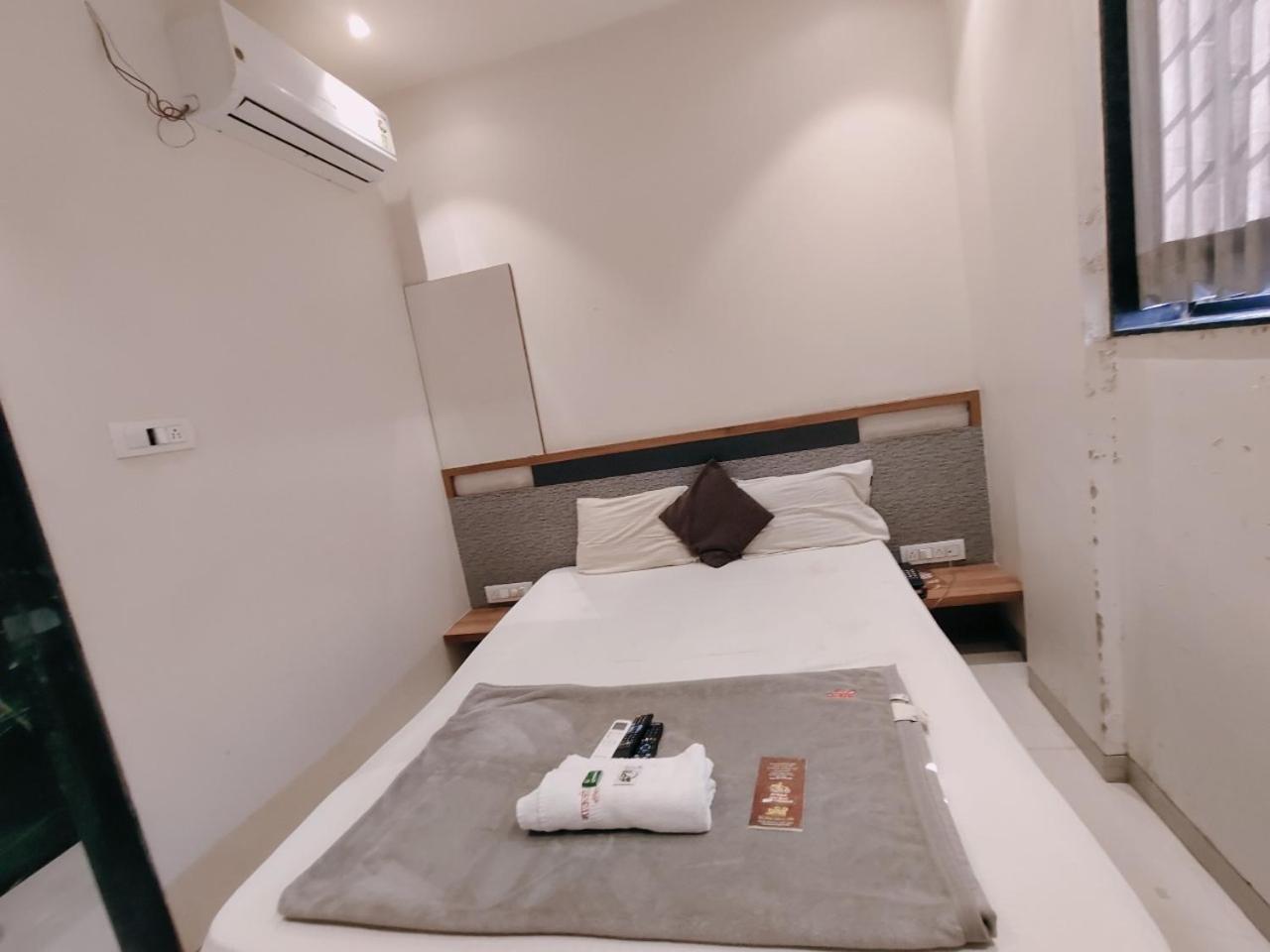 Hotel Pragati Inn Ahmednagar Kültér fotó