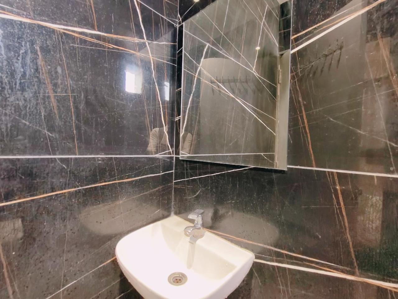 Hotel Pragati Inn Ahmednagar Kültér fotó