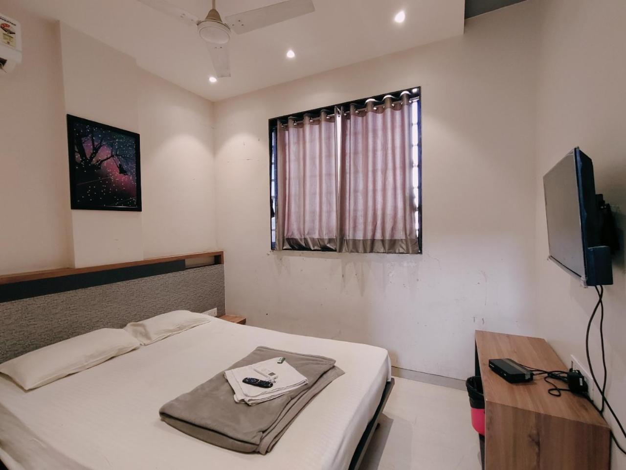 Hotel Pragati Inn Ahmednagar Kültér fotó