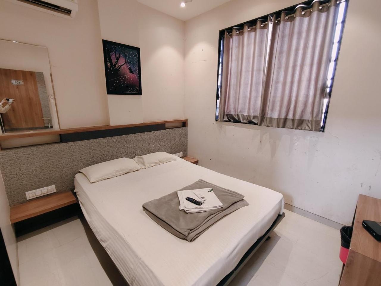 Hotel Pragati Inn Ahmednagar Kültér fotó