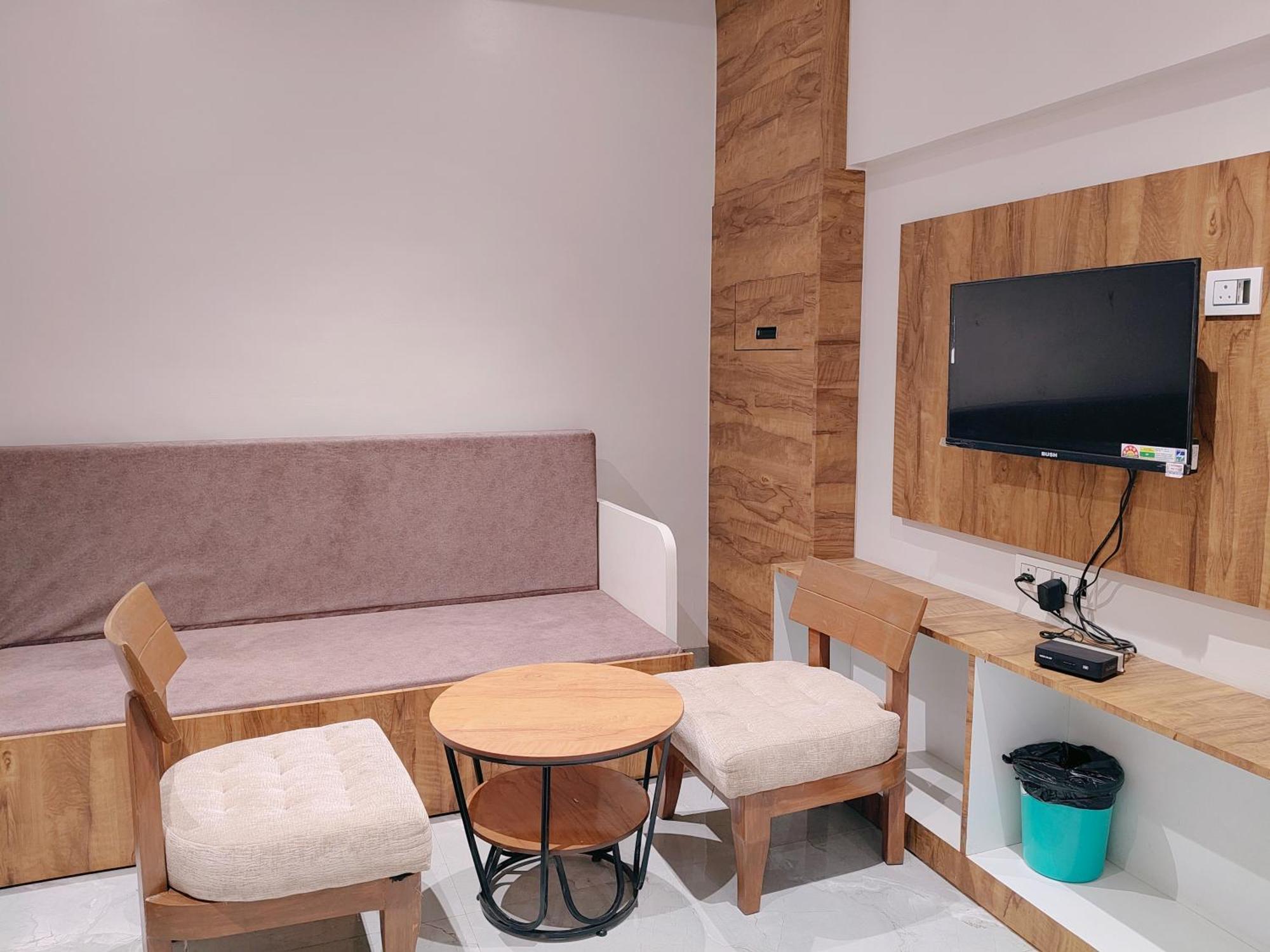Hotel Pragati Inn Ahmednagar Kültér fotó
