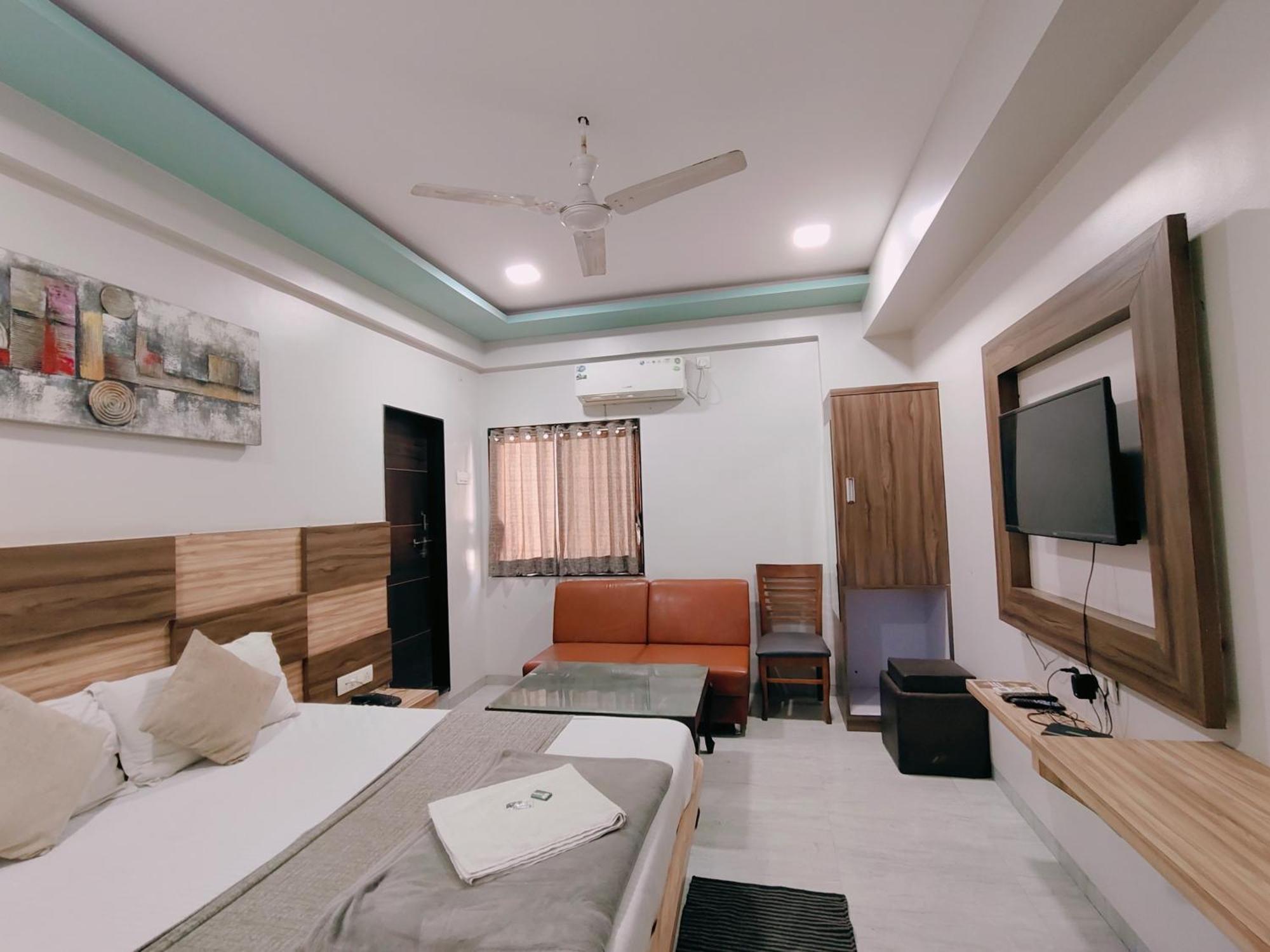 Hotel Pragati Inn Ahmednagar Kültér fotó