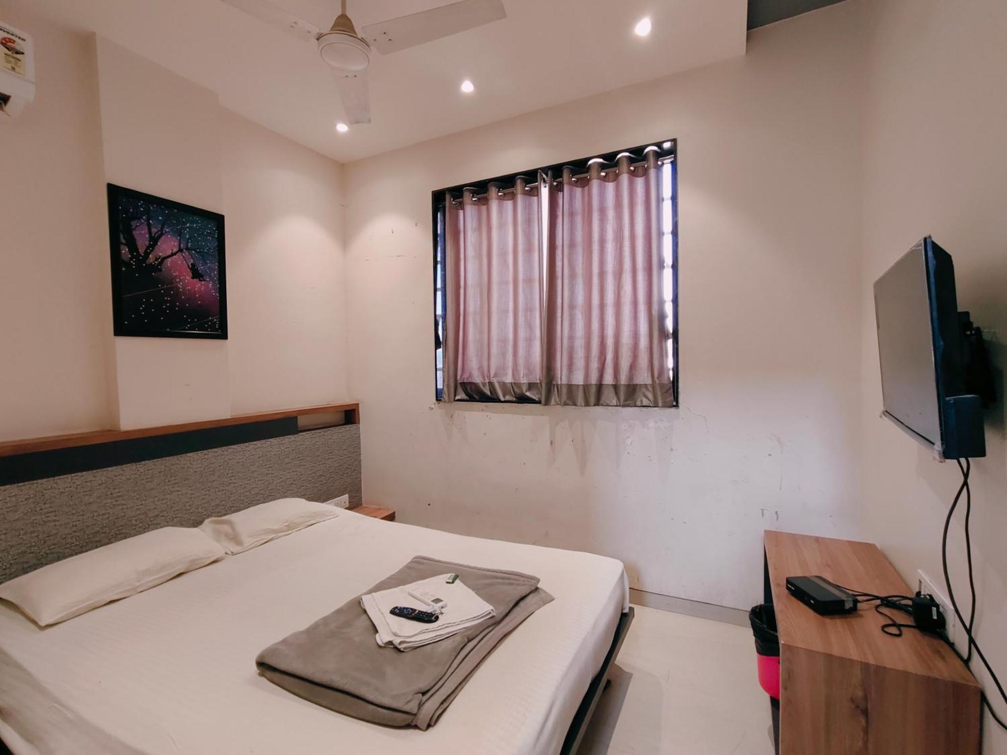 Hotel Pragati Inn Ahmednagar Kültér fotó