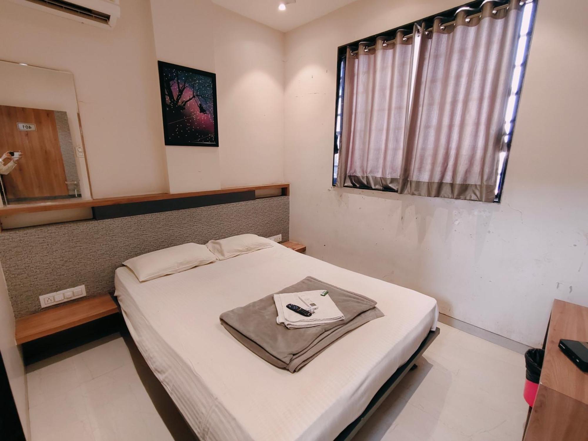Hotel Pragati Inn Ahmednagar Kültér fotó
