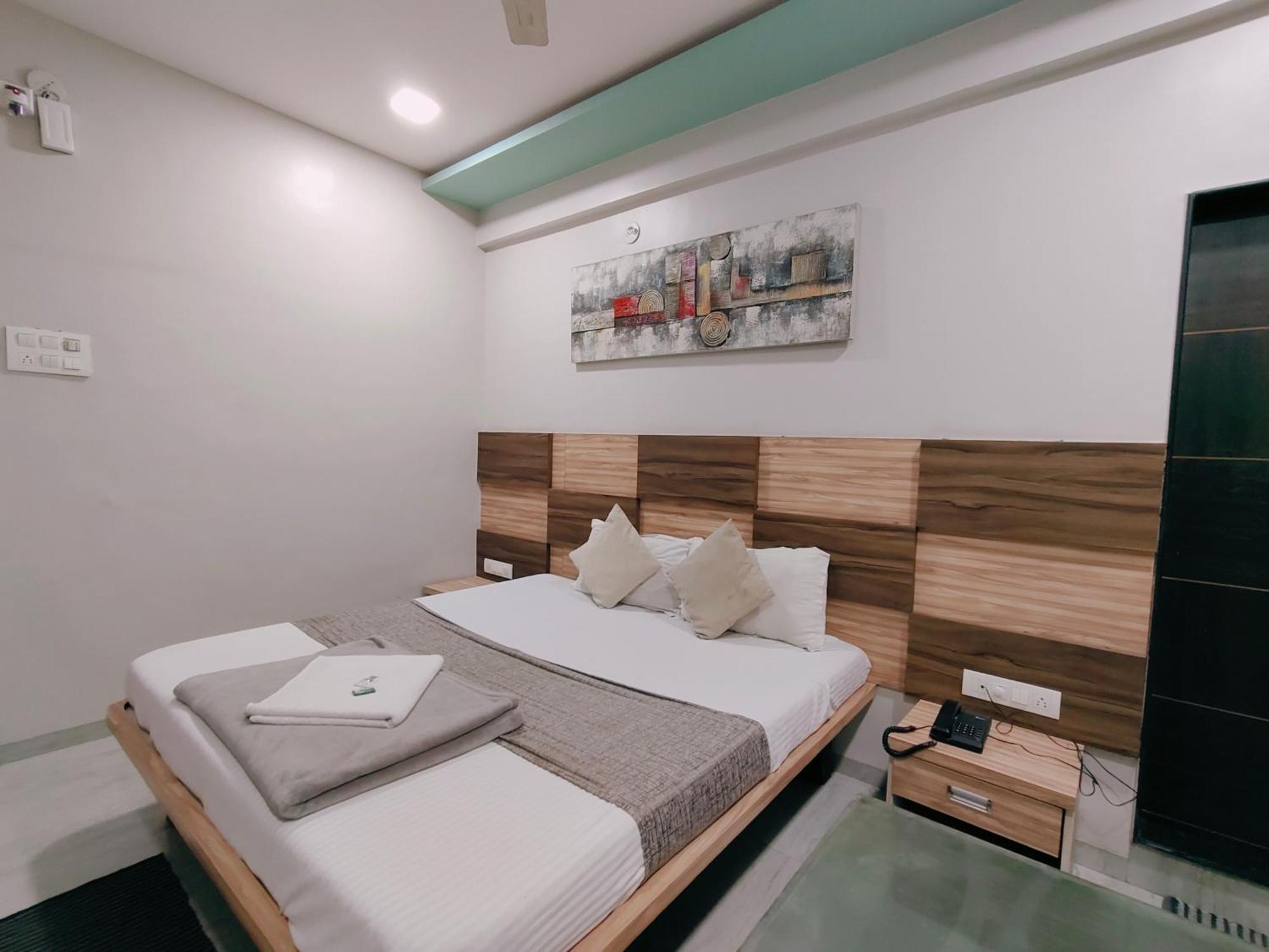 Hotel Pragati Inn Ahmednagar Kültér fotó