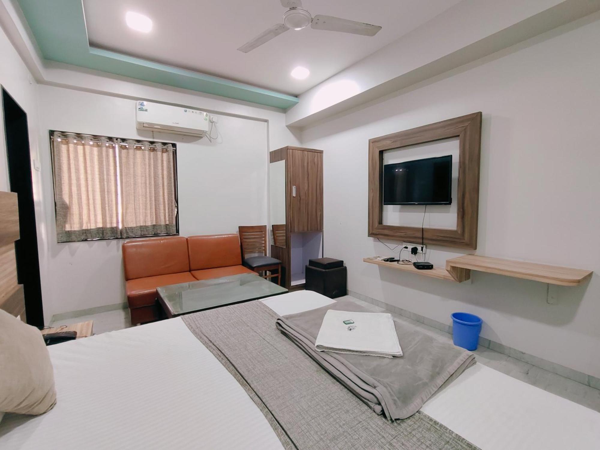 Hotel Pragati Inn Ahmednagar Kültér fotó