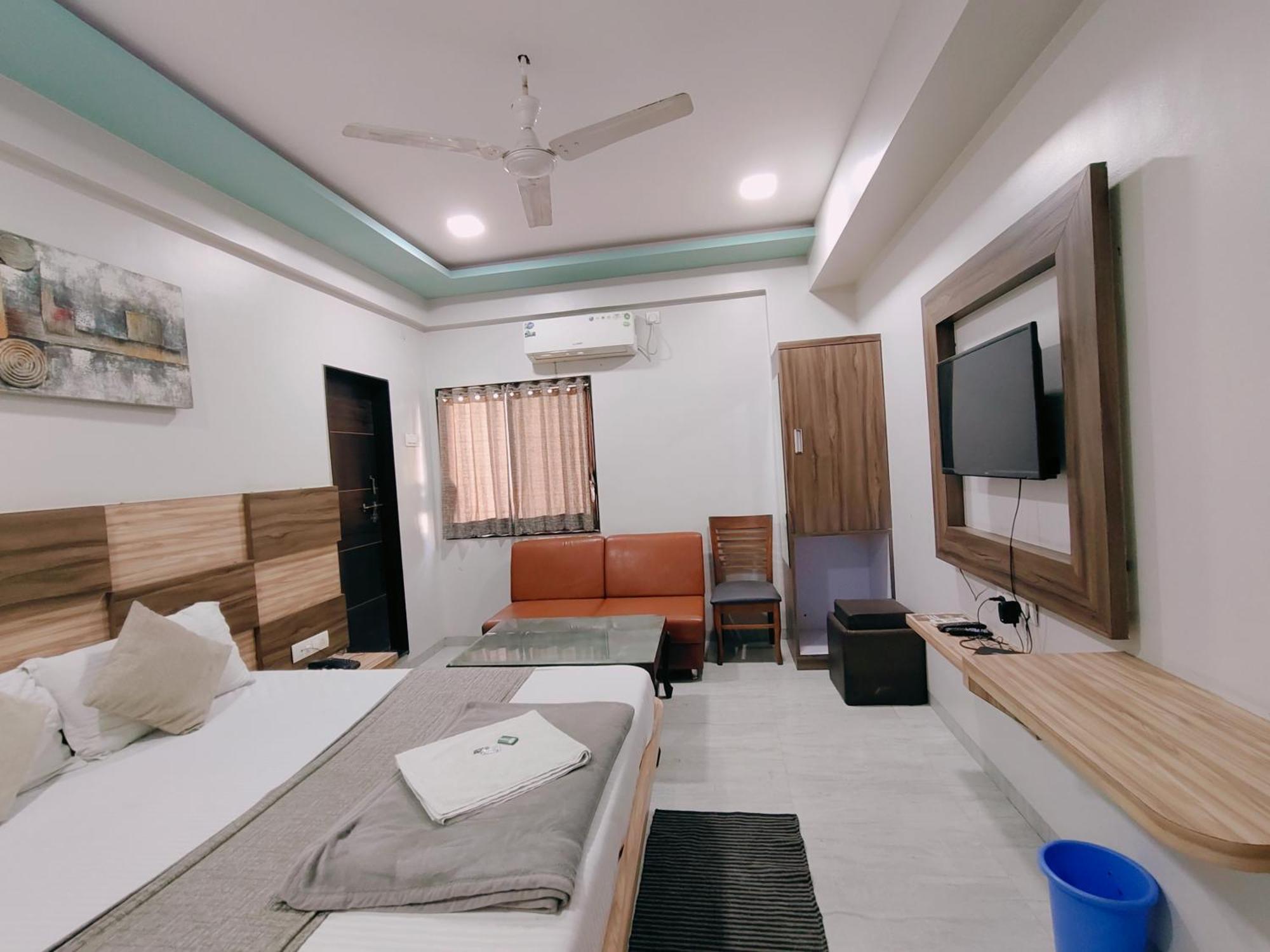 Hotel Pragati Inn Ahmednagar Kültér fotó