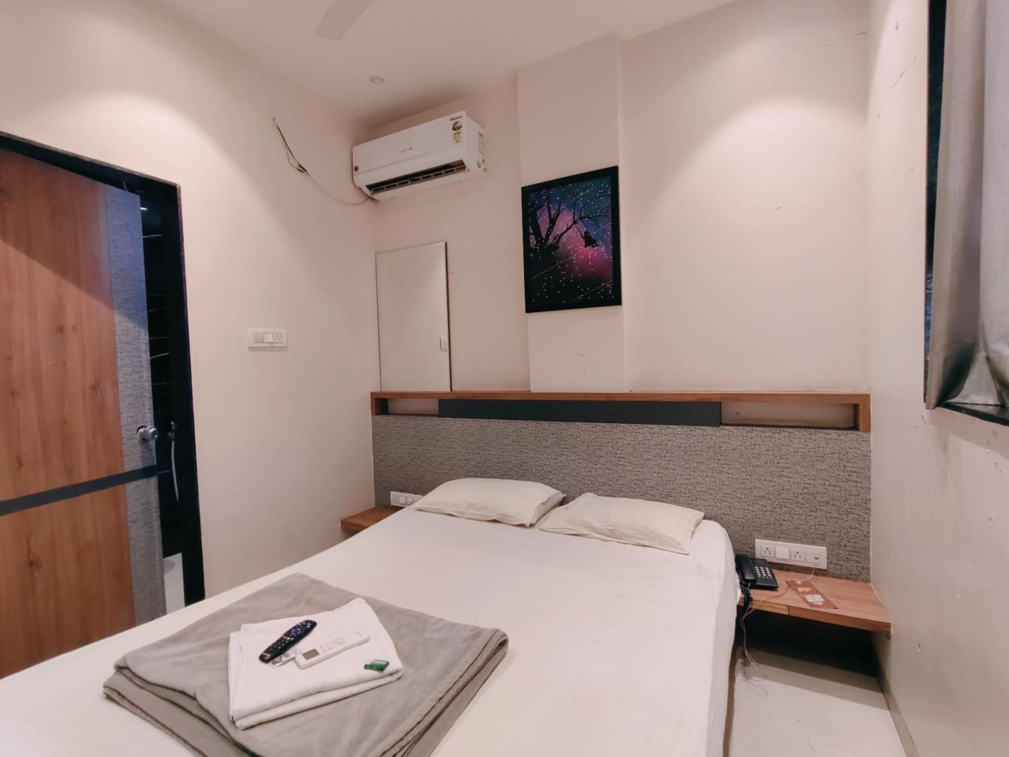 Hotel Pragati Inn Ahmednagar Kültér fotó