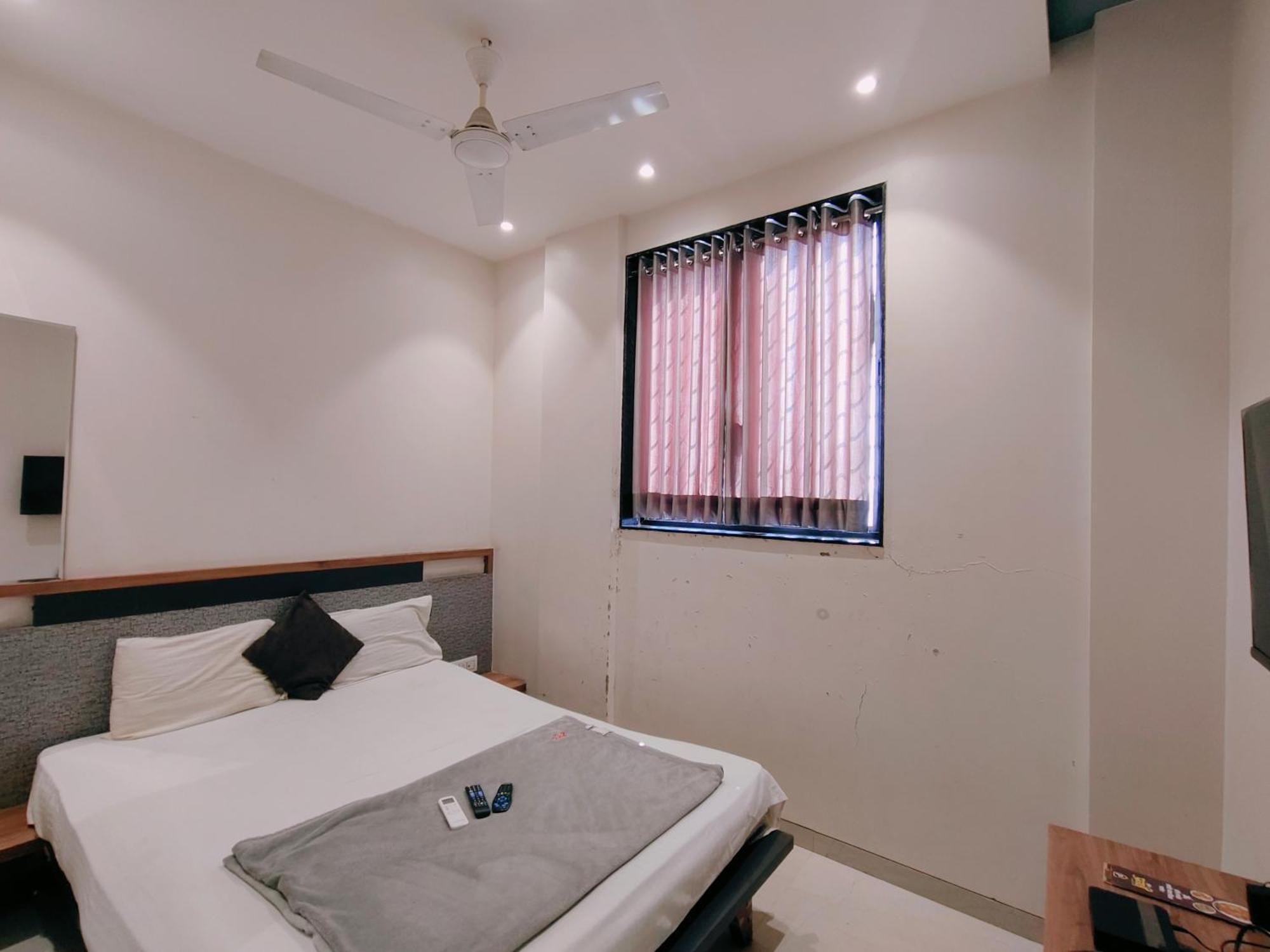 Hotel Pragati Inn Ahmednagar Kültér fotó