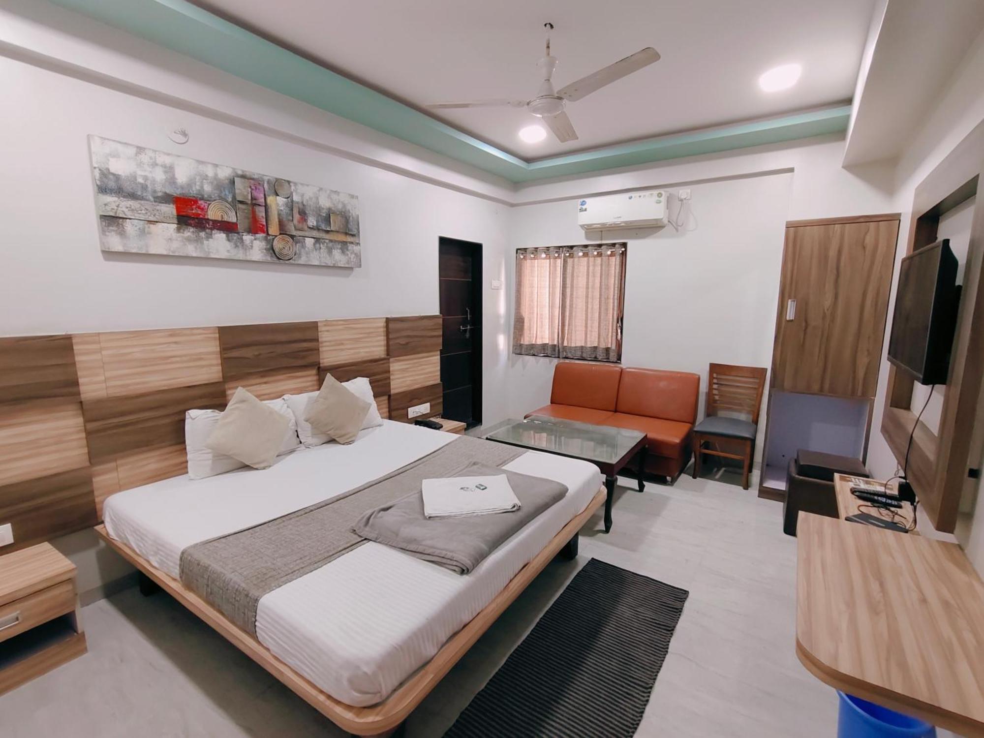 Hotel Pragati Inn Ahmednagar Kültér fotó