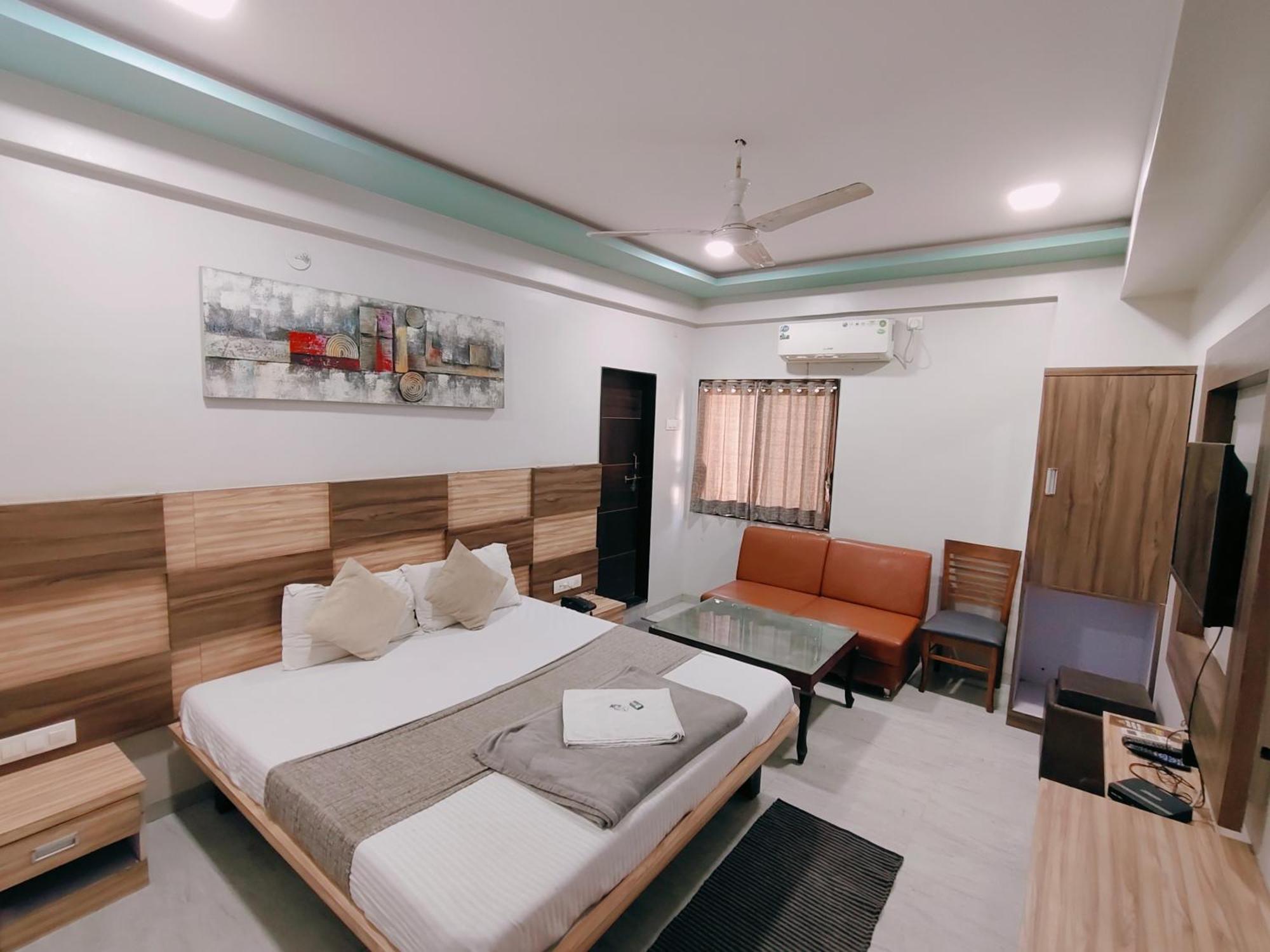 Hotel Pragati Inn Ahmednagar Kültér fotó